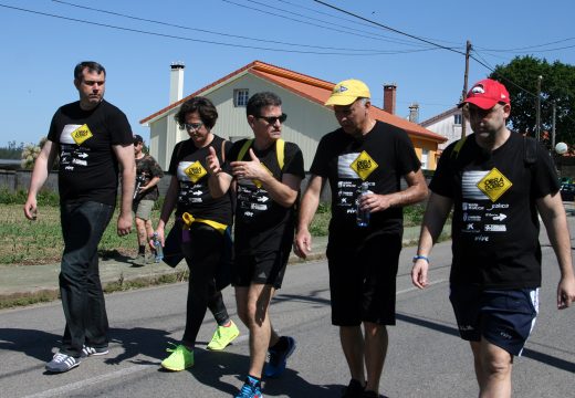 O alcalde e a concelleira de Deportes acompañan a Nikos Galis no Camiño Inglés